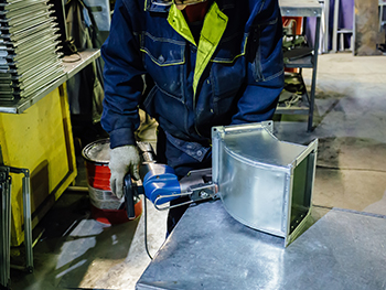 Sheet metal fabricator using a handheld tool to assemble custom ductwork